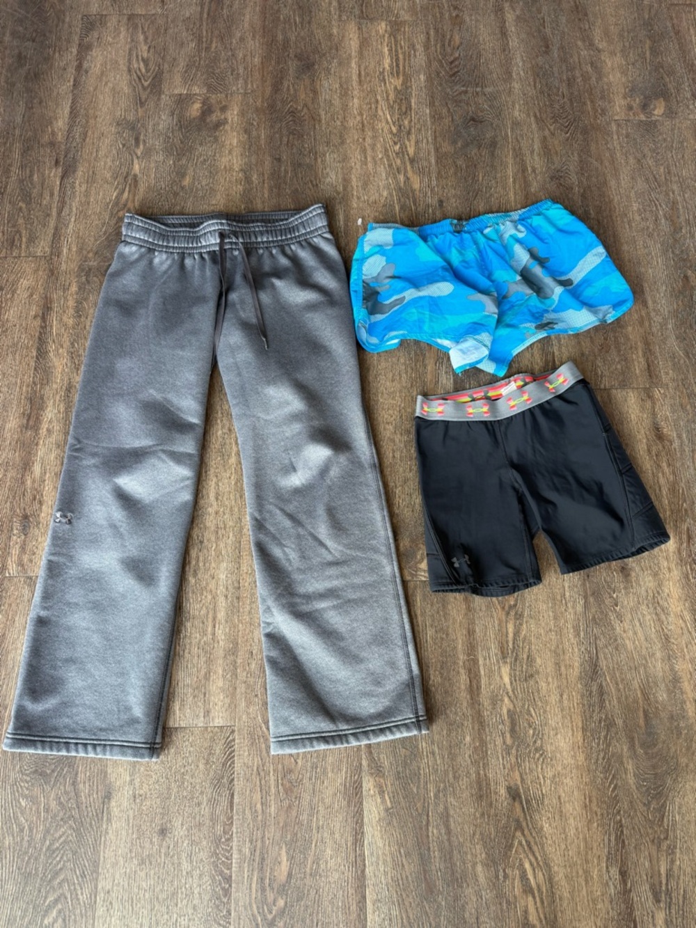 Under Armour athletic bottoms lot S9